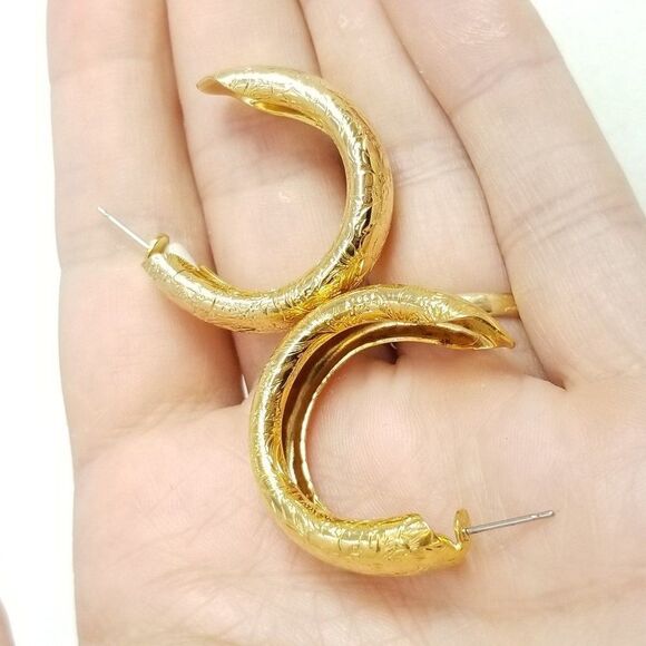 Vintage Gold Tone Hoop Earrings, Textured Floral Leaf Design, Retro 80s Style - Picture 3 of 5